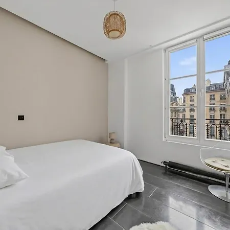 Des Victoires Luxury Apartment